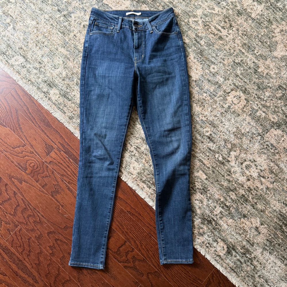 Levi's Women's Skinny Jeans in Medium Blue Wash
